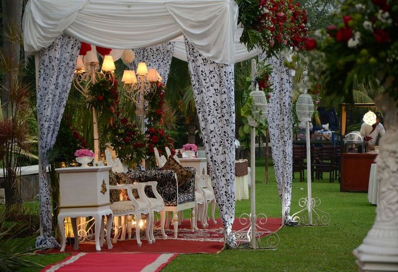 هتل The Royale Krakatau