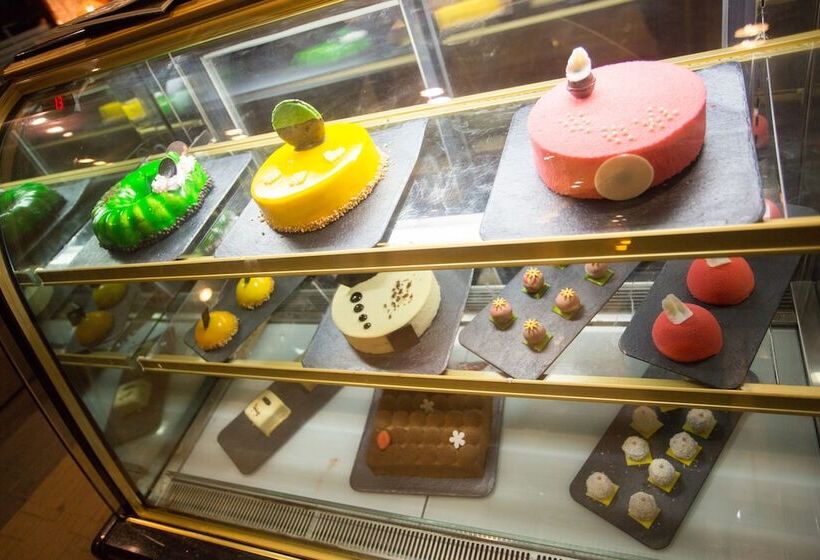 هتل The Royale Krakatau