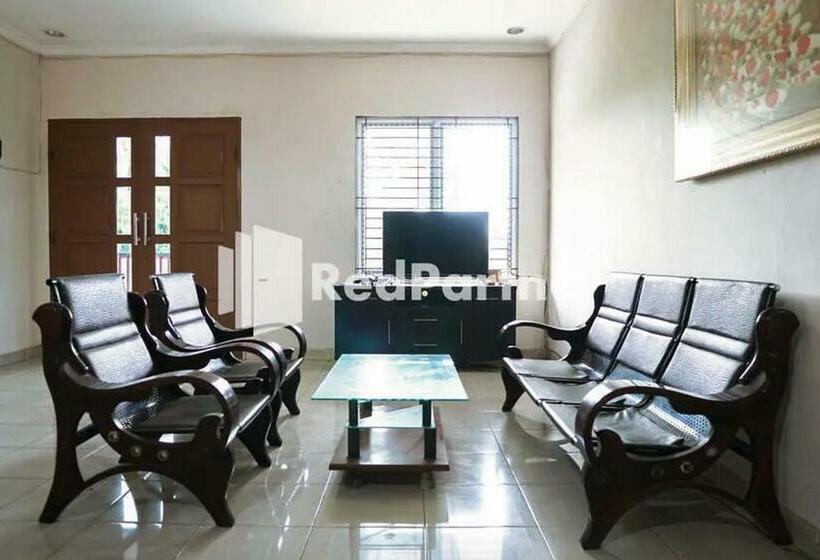 Отель Karawaci Victory Homestay Mitra Reddoorz