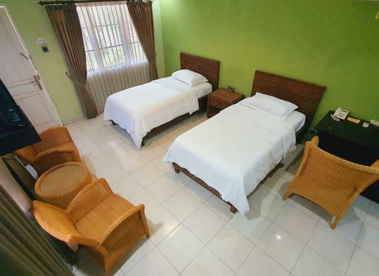 Отель Tengger Guesthouse