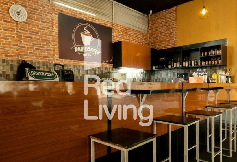 Отель Redliving Apartemen At Saladdin Ran