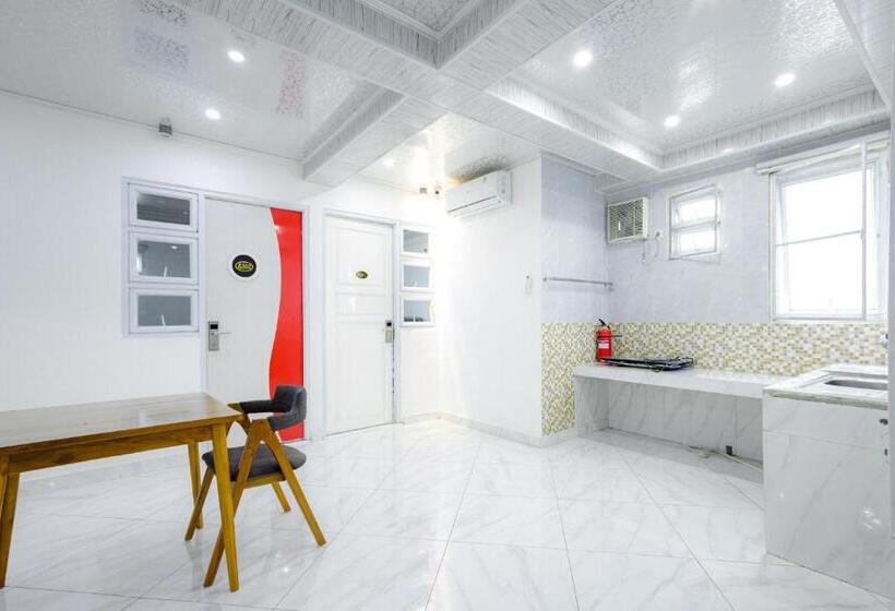 Urbanview Hotel Kota Tua Jakarta