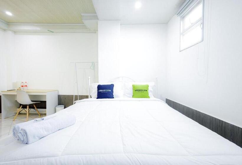 Urbanview Hotel Kota Tua Jakarta