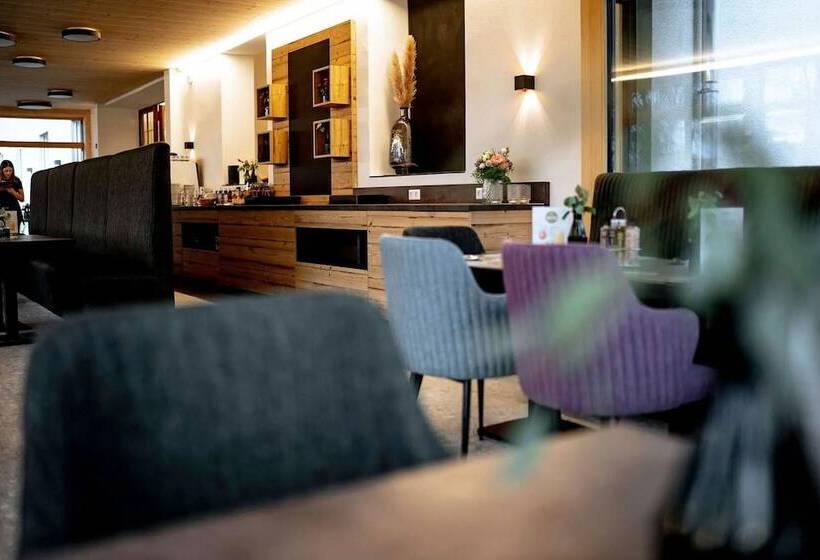 Reos Hotel Wangen