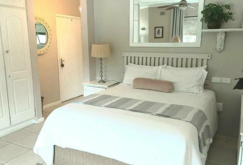 Bed and Breakfast Sea Rose Family Suite Villa Roc Guesthouse, Salt Rock Ballito, Solar Power