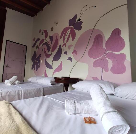 پانسیون Hostal Colors