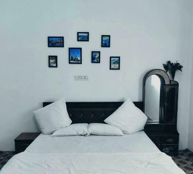Пансион Pall And Sarkar Residency
