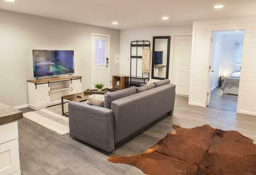 ペンション Relax & Enjoy This Spacious Gem In Easy Location