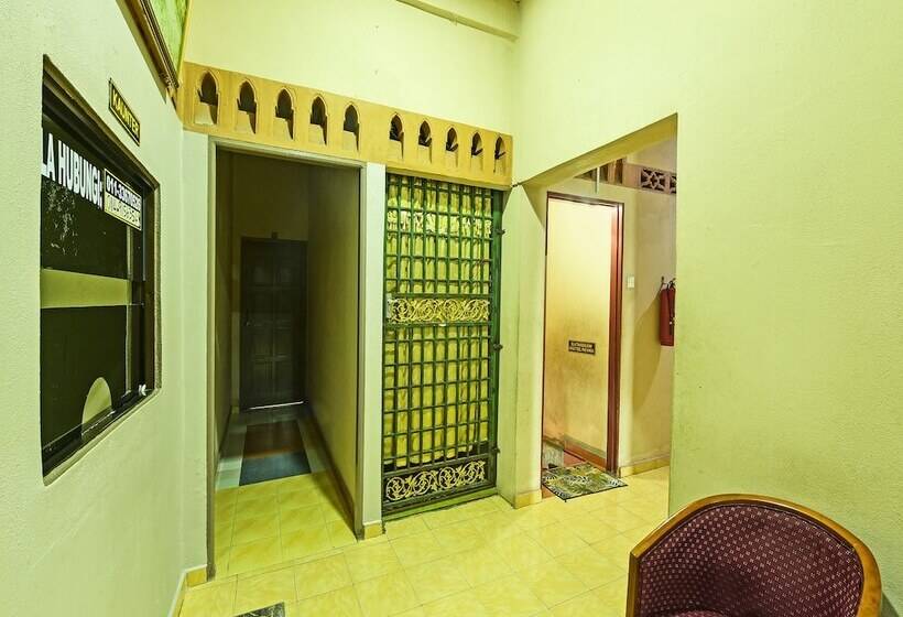 هتل Oyo 90639  Azimah