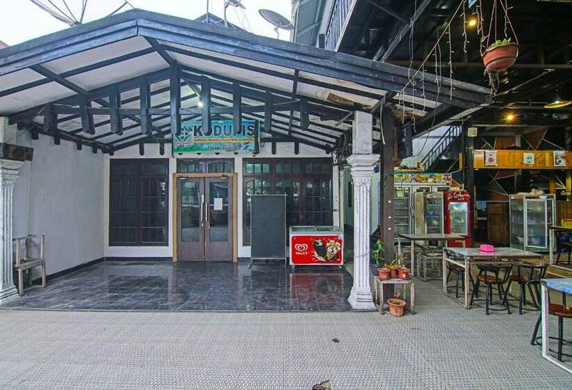 Отель Oyo 91730 De Mande Homestay