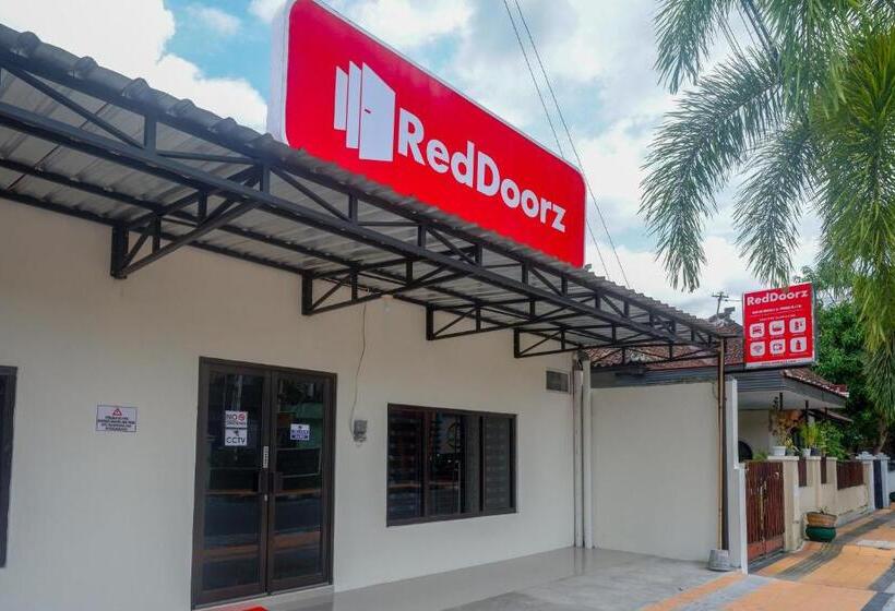 فندق Reddoorz Syariah Near Rs Soeradji Pemuda Klaten