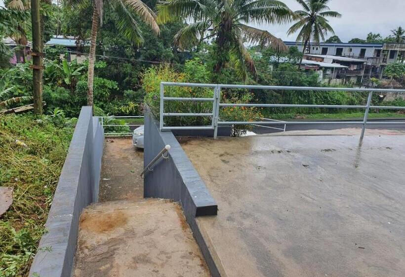 هتل Single Room With Shared Kitchen And Living Room