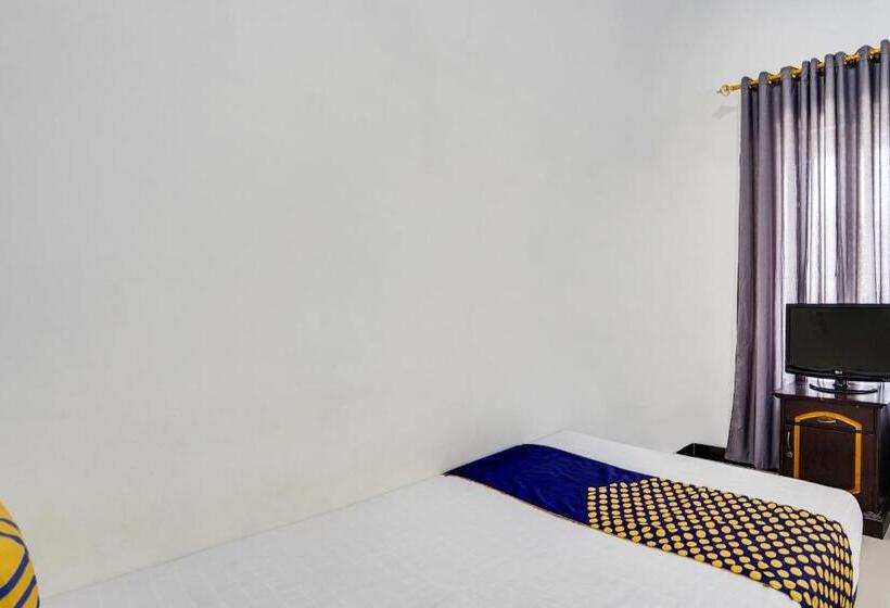 בית מלון כפרי Spot On 91745 Rumah Kost Gresik Syariah