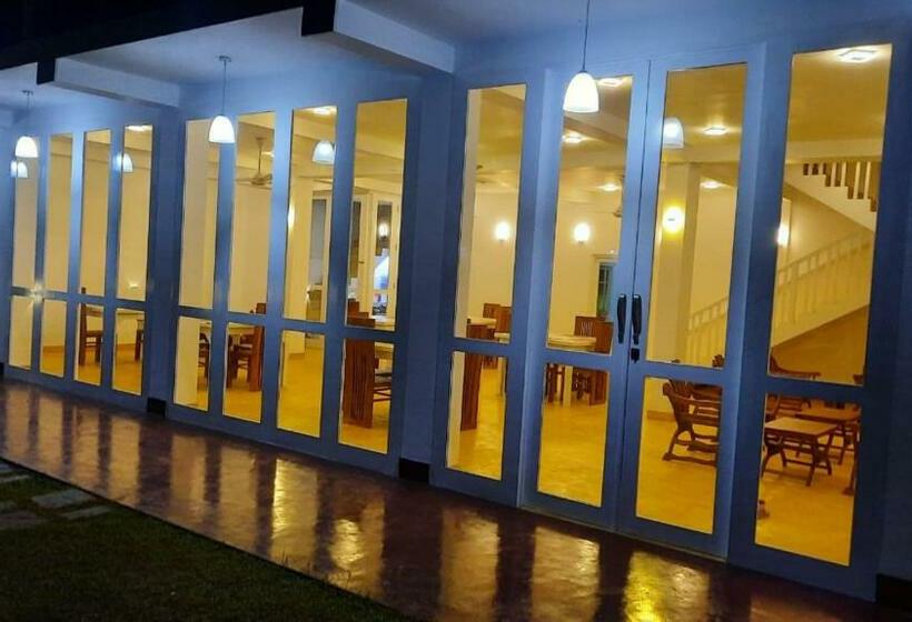 Пансион Happy Hours Guest House & Restaurant