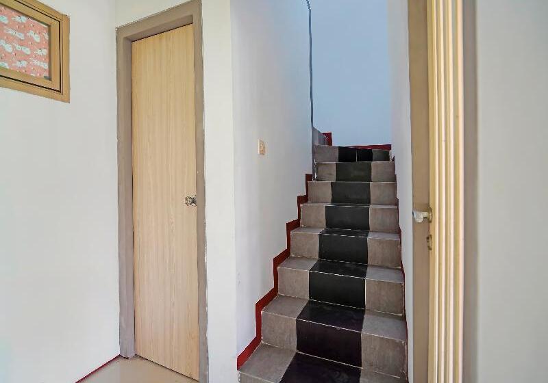 هتل Oyo 91743 Choirul Residence