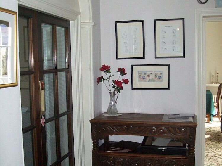 호텔 Chapel House