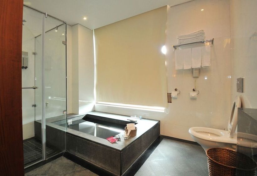 هتل Crownshine Resort