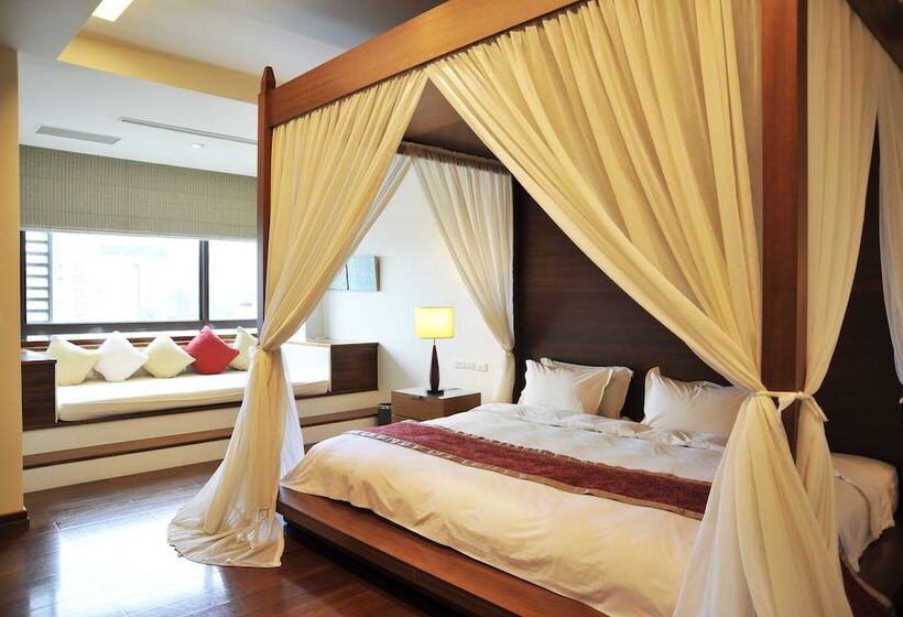 هتل Crownshine Resort