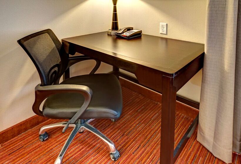 فندق Hampton Inn & Suites Ada