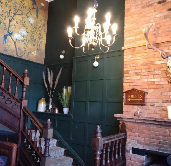 هتل The Hillmorton Manor