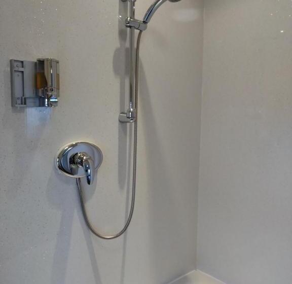 هتل The Hillmorton Manor