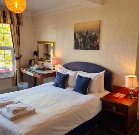 هتل The Hillmorton Manor