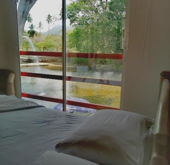 پانسیون Hostal La Macarena