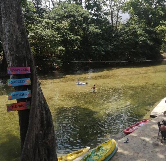 پانسیون Hostal La Macarena