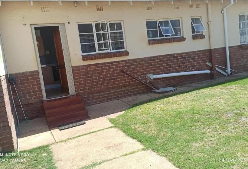 Pension Jollys Park Guesthouse