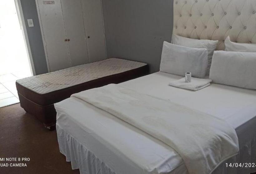 Pension Jollys Park Guesthouse