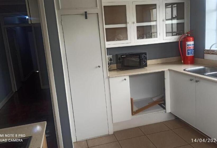 Pension Jollys Park Guesthouse