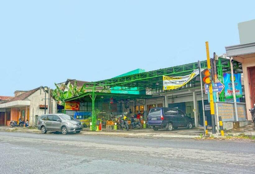 Отель Oyo 91683 Wijaya Kusuma Homestay
