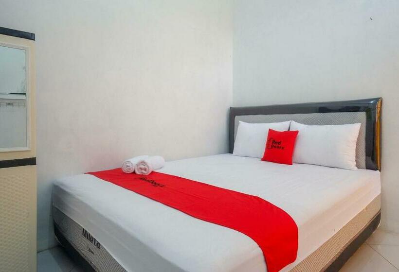 Отель Reddoorz Syariah Near Universitas Slamet Riyadi Solo