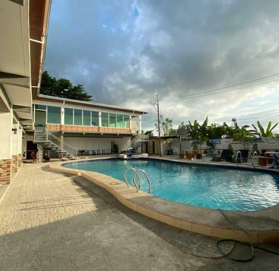 Отель Reddoorz @ Piamonte Apartelle Santo Tomas Batangas