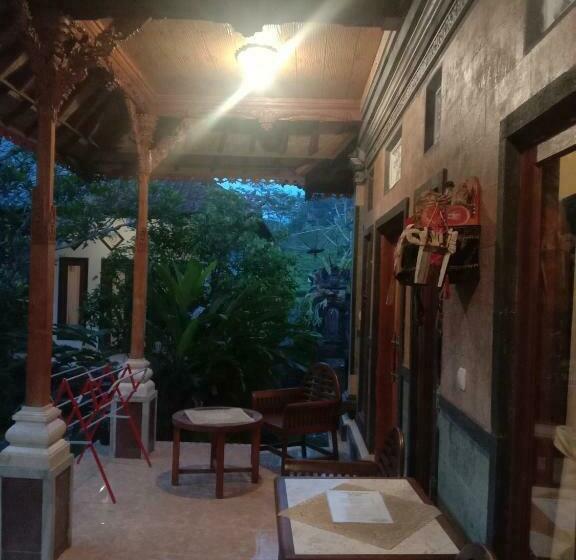 Bed and Breakfast Khailash Warung And Home Stay