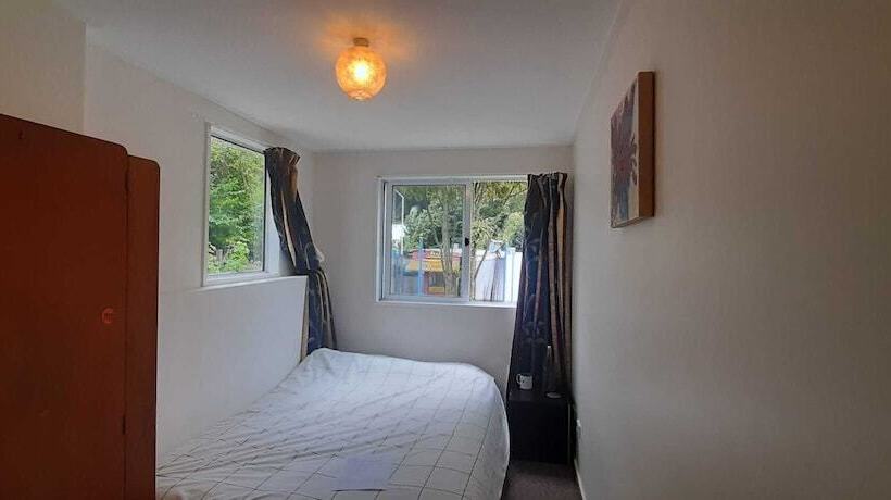 تختخواب و صبحانه Lioness Estate   Dunedin