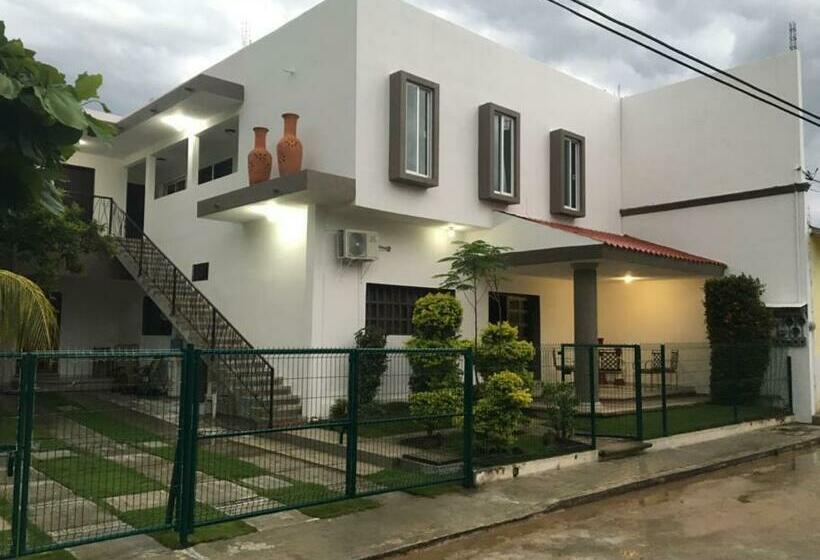 ホテル Garden Suites Tonalá