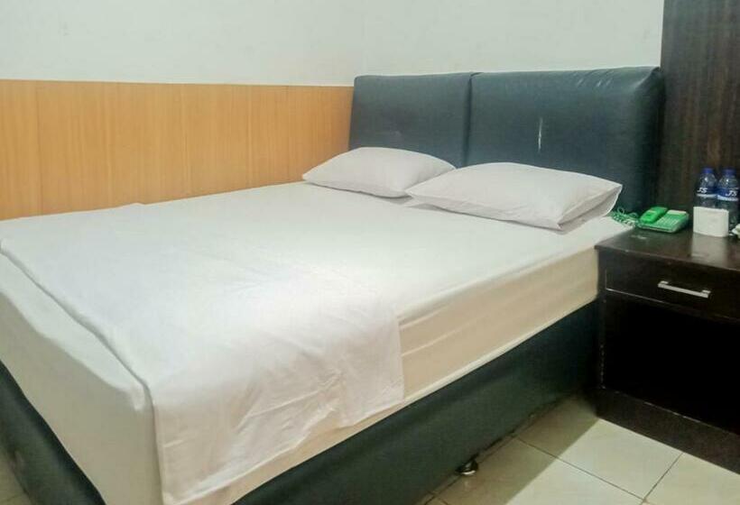 호텔 Homestay Akik Hijau Near Panakkukang
