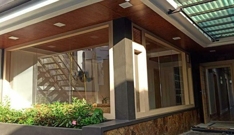Bed and Breakfast Phibha Villa