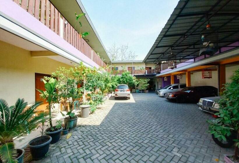 Отель Gerung 2 Near Luwes Mall Nganjuk Mitra Reddoorz