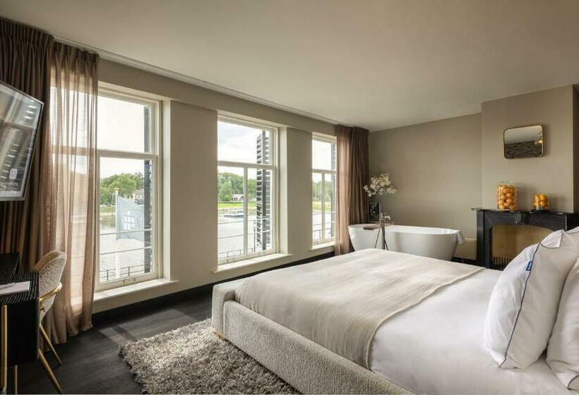 호텔 The River Suites