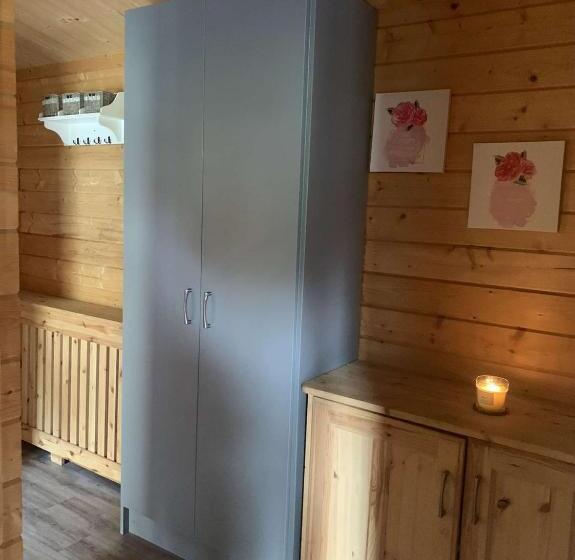 بنسيون Cheerful Cozy Cabin In Countryside