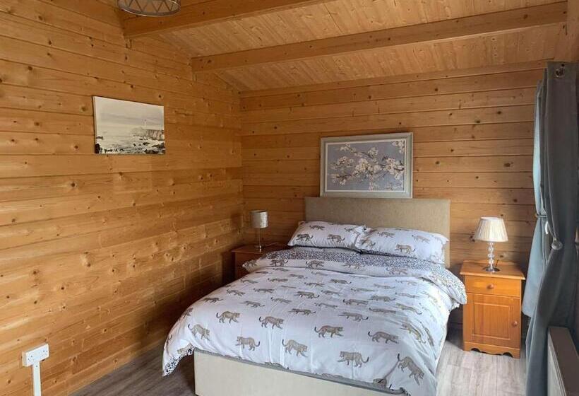 بنسيون Cheerful Cozy Cabin In Countryside