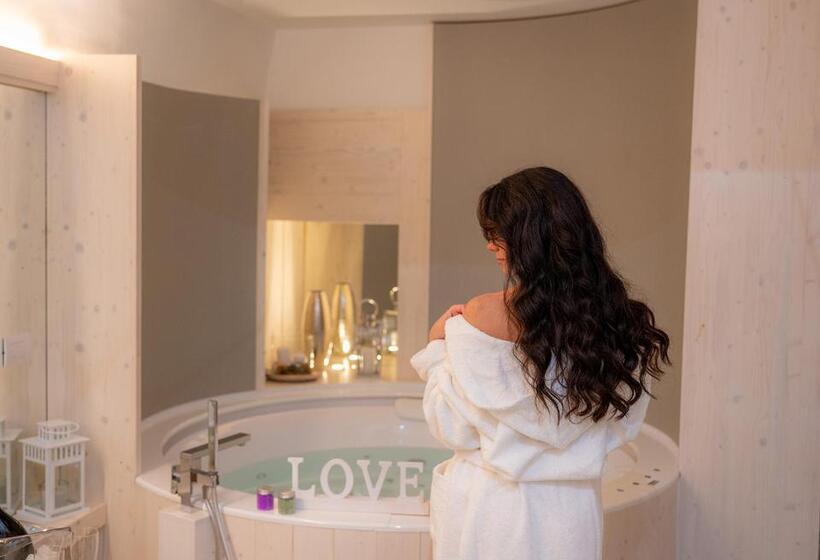 تختخواب و صبحانه Suite Albatros   Luxury Room