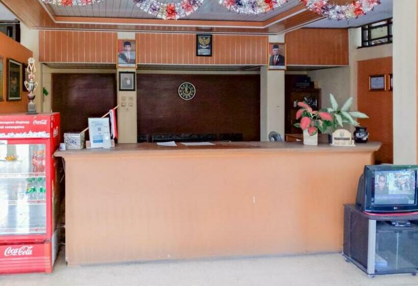 فندق Reddoorz Near Politeknik Perkeretaapian Indonesia Madiun