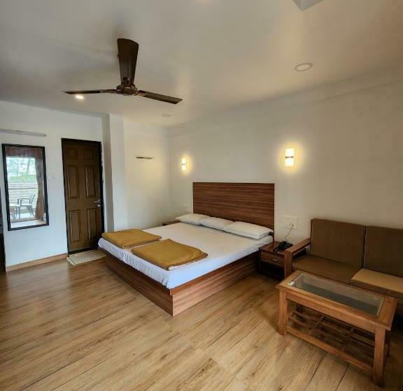 فندق Regal Panhala Residency