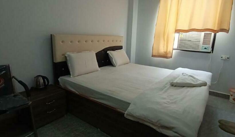 Отель The Peepal Residency By Wb Inn