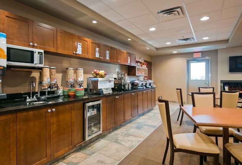 בית מלון כפרי Best Western Plus Service Inn & Suites