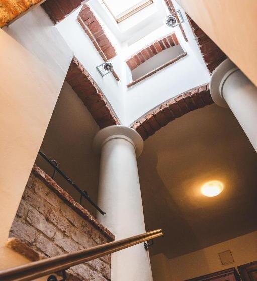 هتل U české Koruny