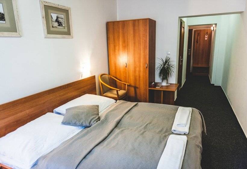 هتل U české Koruny